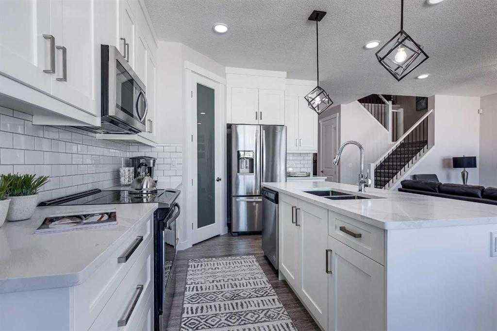 MLS® A2238925 - 4231 63 Avenue  in Bella Vista Innisfail, Residential