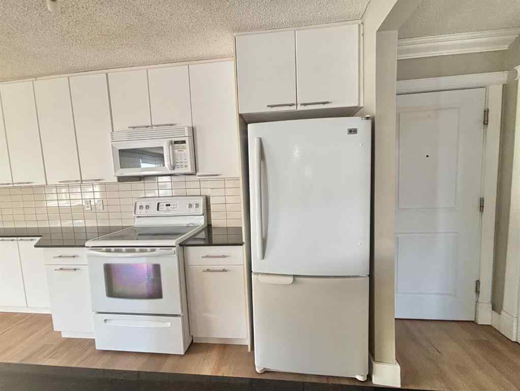 MLS® A2238957 - Unit #207 501 57 Avenue SW in Windsor Park Calgary, Residential