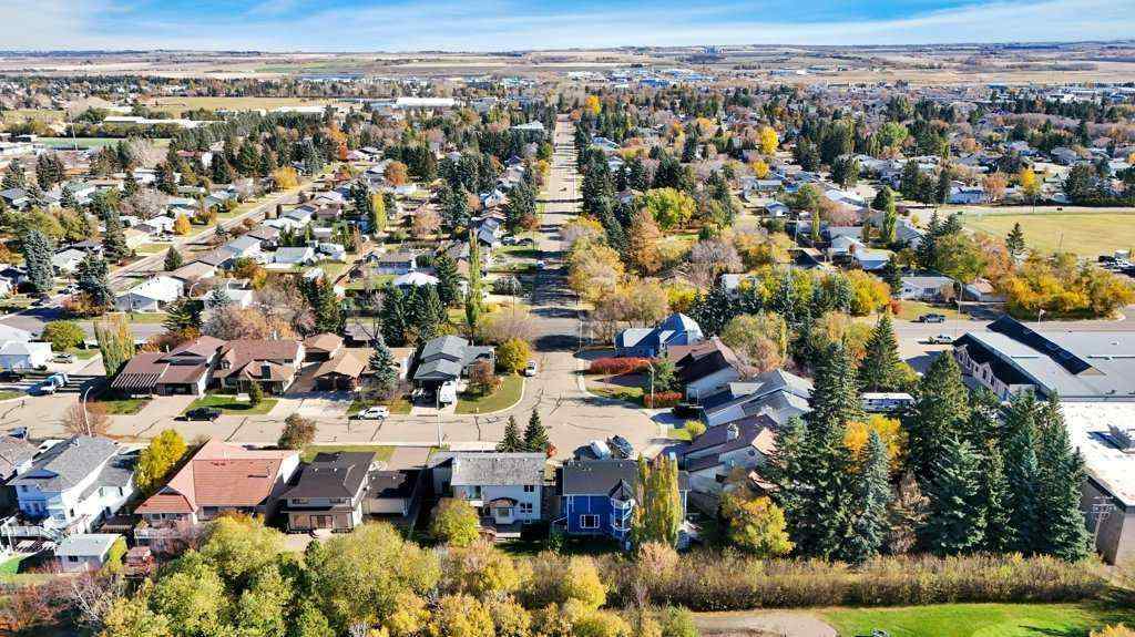 MLS® A2238974 - 5420 58A Street Crescent  in Fairway Heights Lacombe, Residential