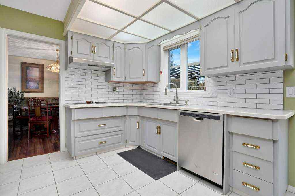 MLS® A2238974 - 5420 58A Street Crescent  in Fairway Heights Lacombe, Residential