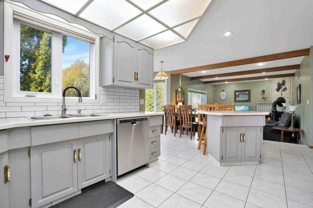 MLS® A2238974 - 5420 58A Street Crescent  in Fairway Heights Lacombe, Residential