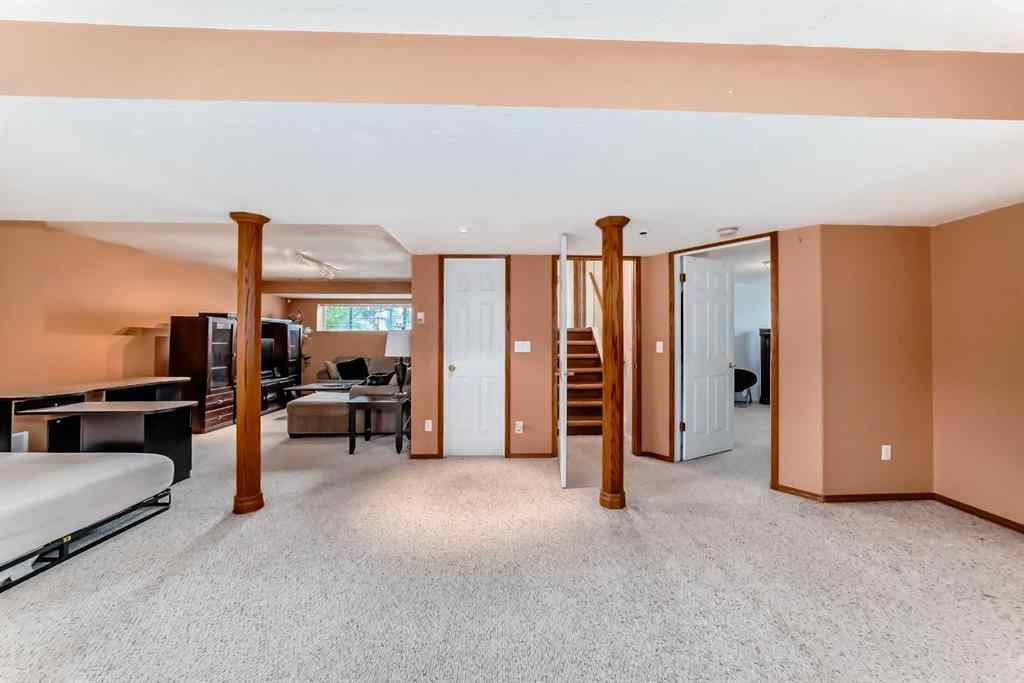 MLS® A2239045 - 401 Strathford Bay  in Strathaven Strathmore, Residential