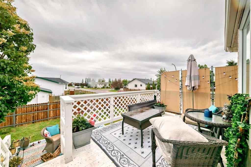 MLS® A2239045 - 401 Strathford Bay  in Strathaven Strathmore, Residential