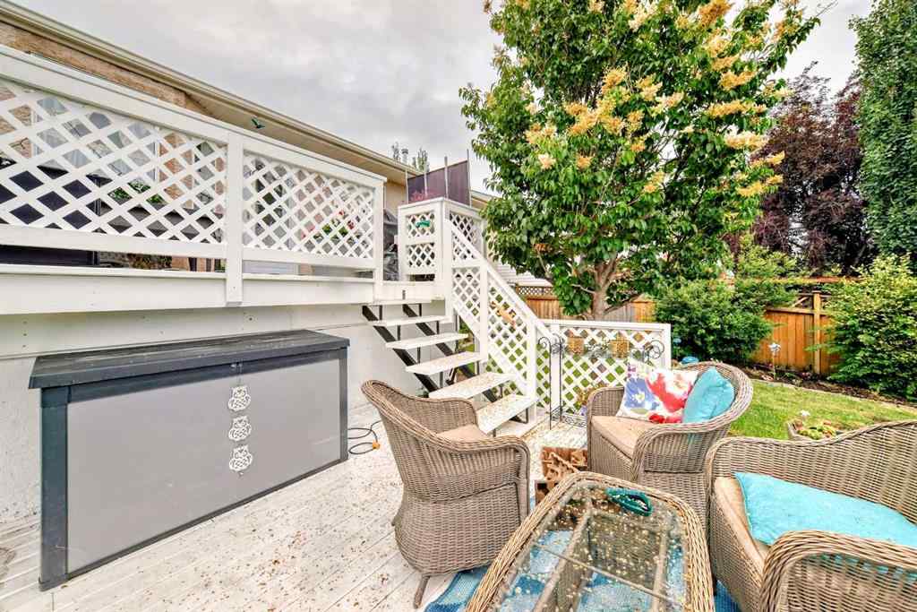 MLS® A2239045 - 401 Strathford Bay  in Strathaven Strathmore, Residential