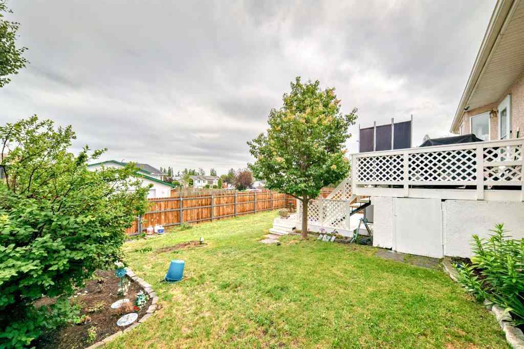 MLS® A2239045 - 401 Strathford Bay  in Strathaven Strathmore, Residential