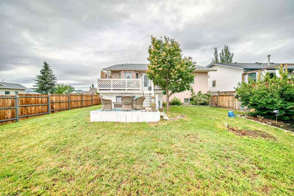 MLS® A2239045 - 401 Strathford Bay  in Strathaven Strathmore, Residential