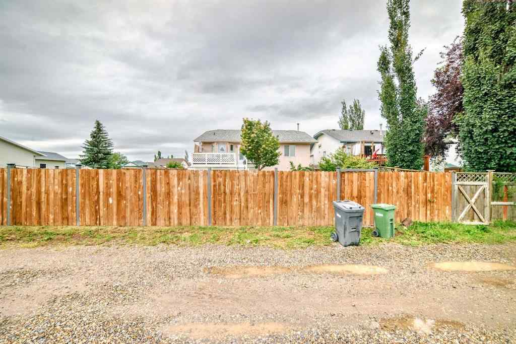 MLS® A2239045 - 401 Strathford Bay  in Strathaven Strathmore, Residential