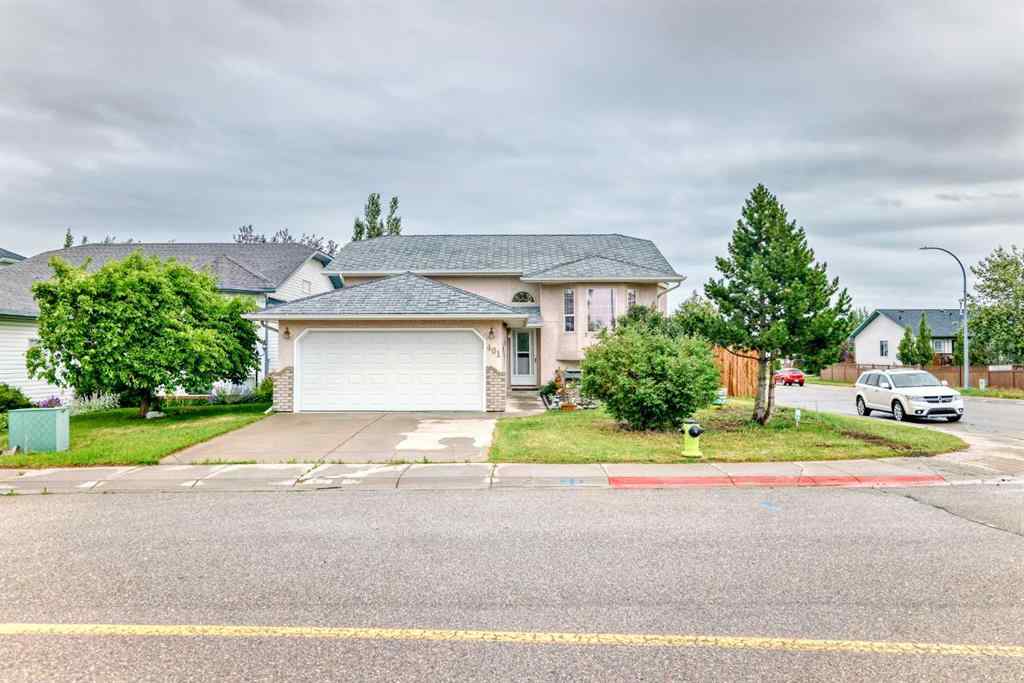MLS® A2239045 - 401 Strathford Bay  in Strathaven Strathmore, Residential