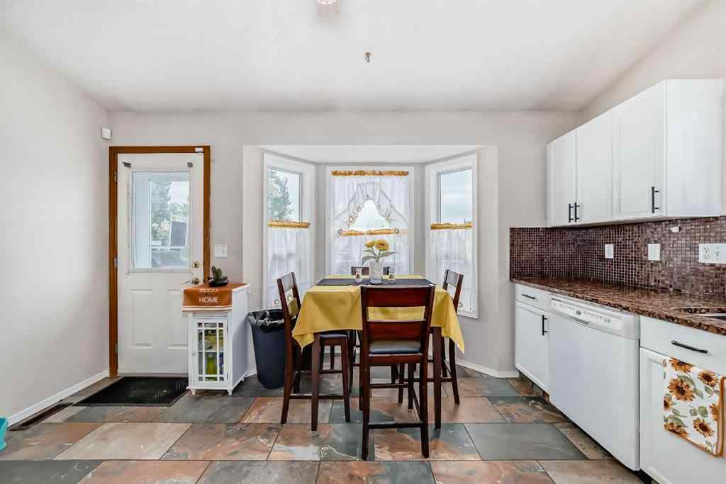 MLS® A2239045 - 401 Strathford Bay  in Strathaven Strathmore, Residential