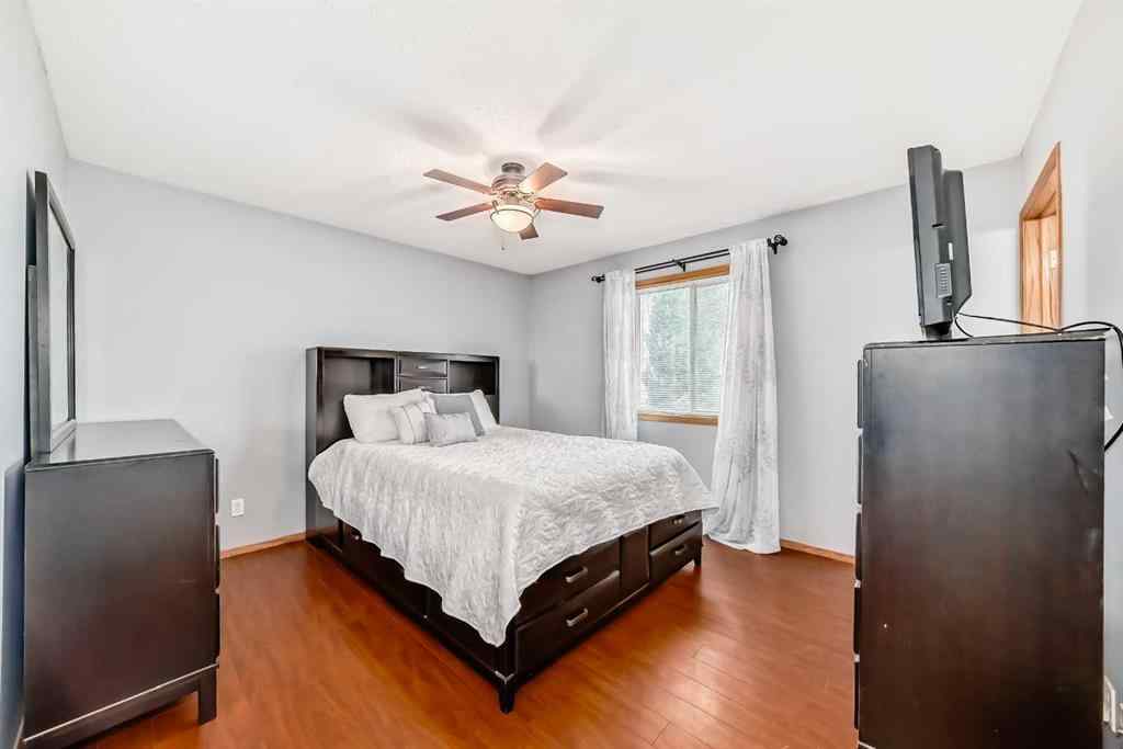 MLS® A2239045 - 401 Strathford Bay  in Strathaven Strathmore, Residential