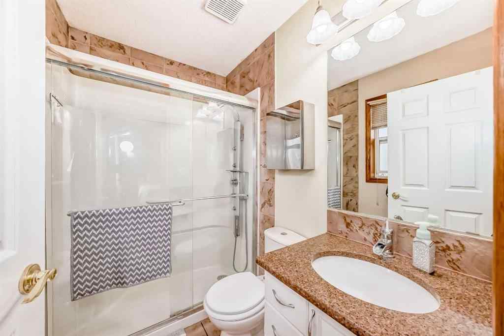 MLS® A2239045 - 401 Strathford Bay  in Strathaven Strathmore, Residential