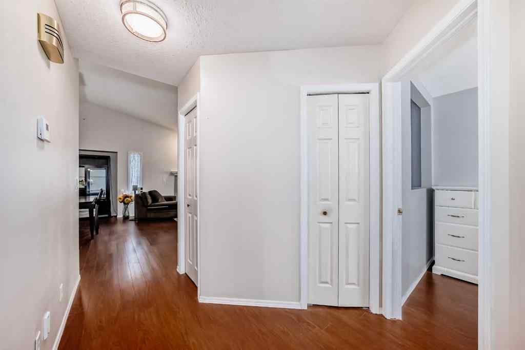 MLS® A2239045 - 401 Strathford Bay  in Strathaven Strathmore, Residential