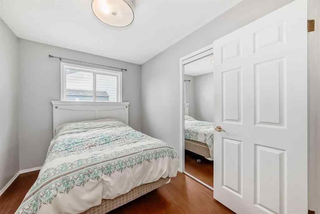 MLS® A2239045 - 401 Strathford Bay  in Strathaven Strathmore, Residential