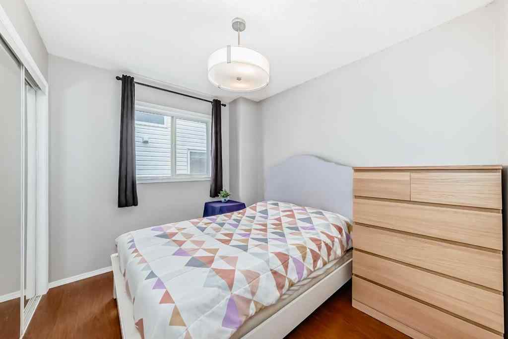 MLS® A2239045 - 401 Strathford Bay  in Strathaven Strathmore, Residential