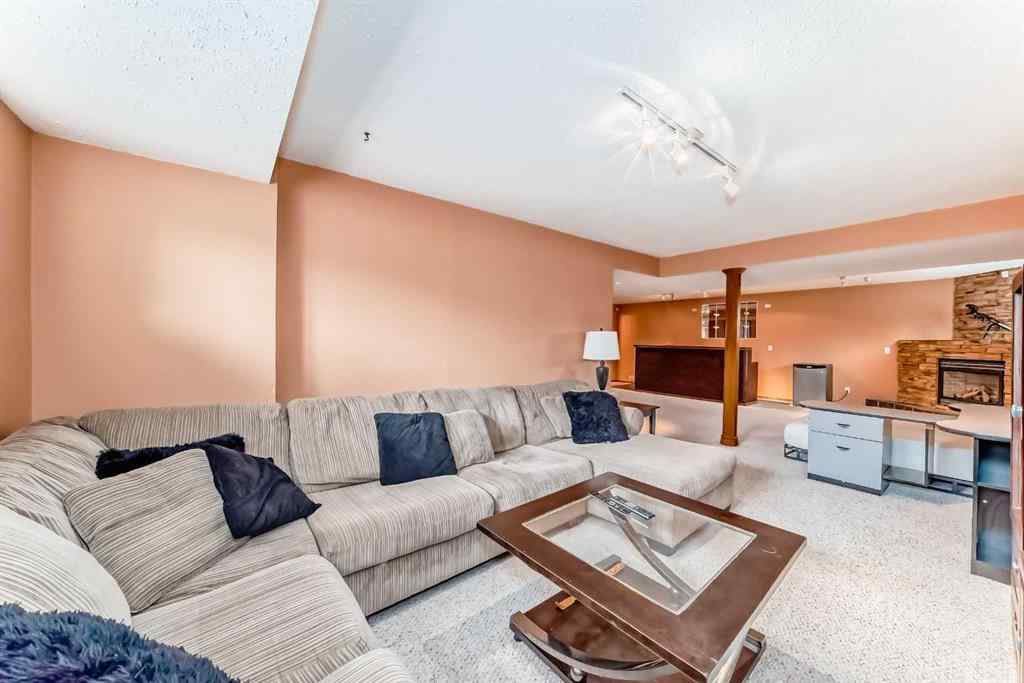 MLS® A2239045 - 401 Strathford Bay  in Strathaven Strathmore, Residential