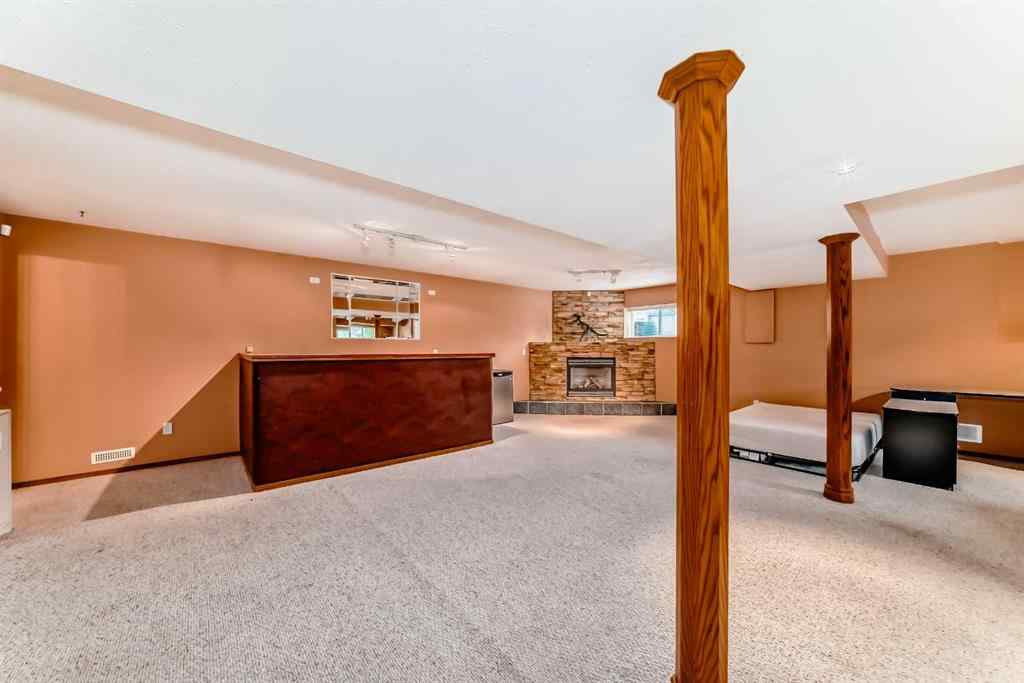 MLS® A2239045 - 401 Strathford Bay  in Strathaven Strathmore, Residential