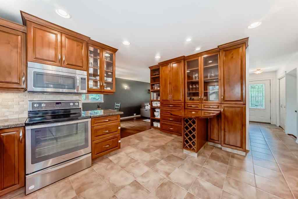 MLS® A2239069 - 832 Cannell Road SW in Canyon Meadows Calgary, Residential