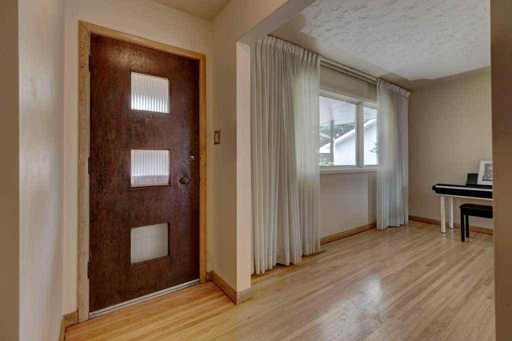 MLS® A2239074 - 39 Gladys Ridge Road SW in Glendale Calgary, Residential