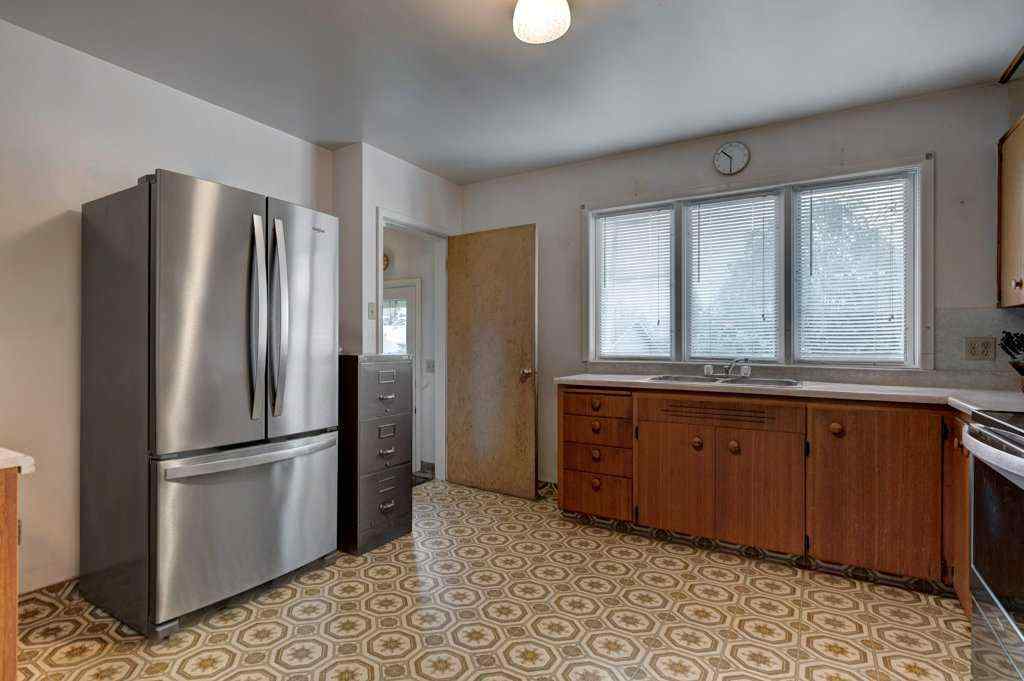 MLS® A2239074 - 39 Gladys Ridge Road SW in Glendale Calgary, Residential