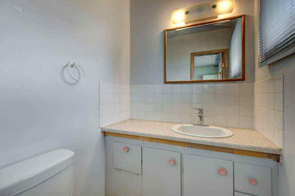 MLS® A2239074 - 39 Gladys Ridge Road SW in Glendale Calgary, Residential