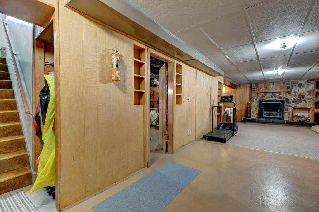 MLS® A2239074 - 39 Gladys Ridge Road SW in Glendale Calgary, Residential