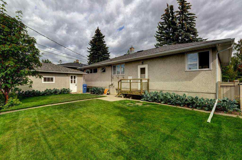 MLS® A2239074 - 39 Gladys Ridge Road SW in Glendale Calgary, Residential