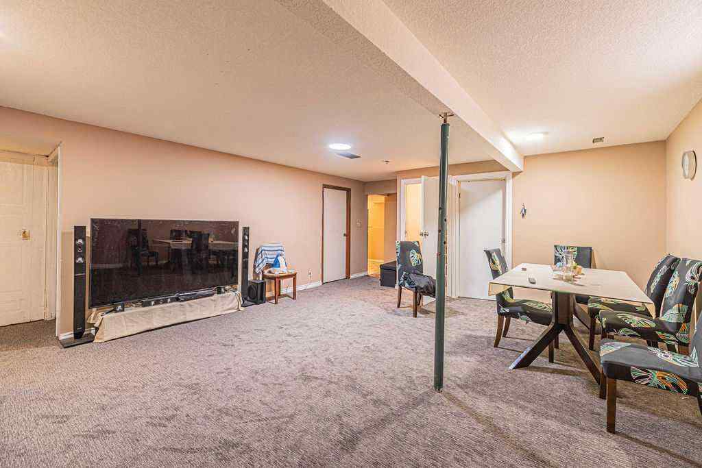 MLS® A2239132 - 3319 42 Street NE in Whitehorn Calgary, Residential