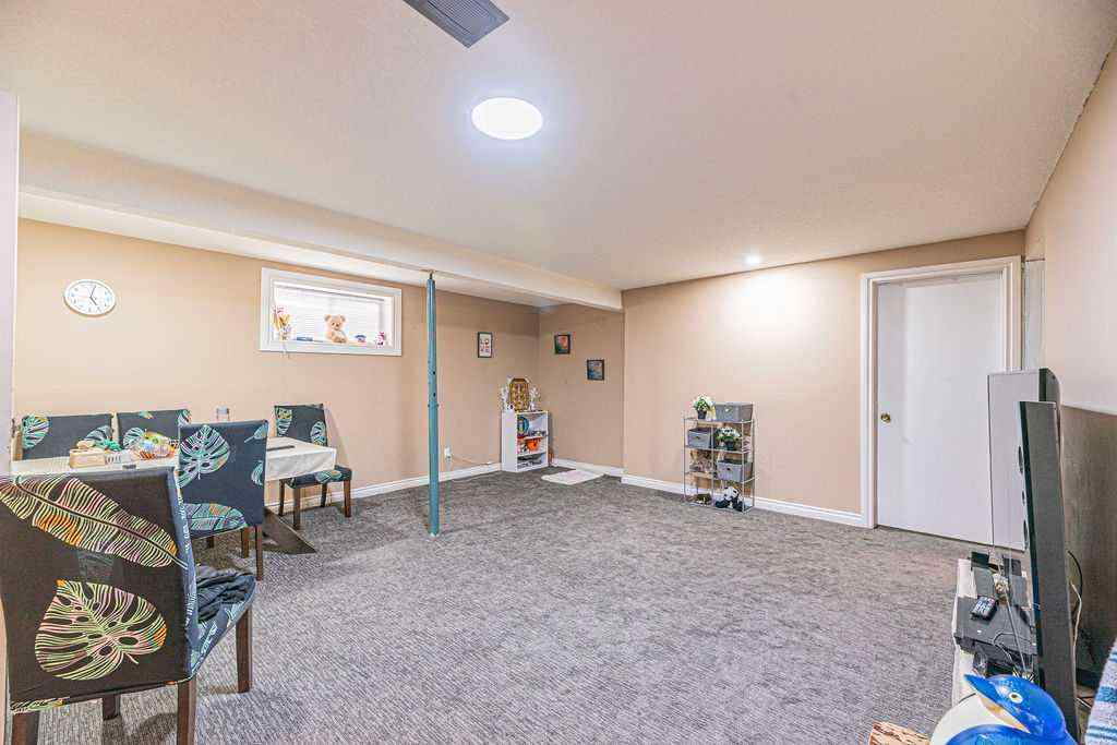 MLS® A2239132 - 3319 42 Street NE in Whitehorn Calgary, Residential