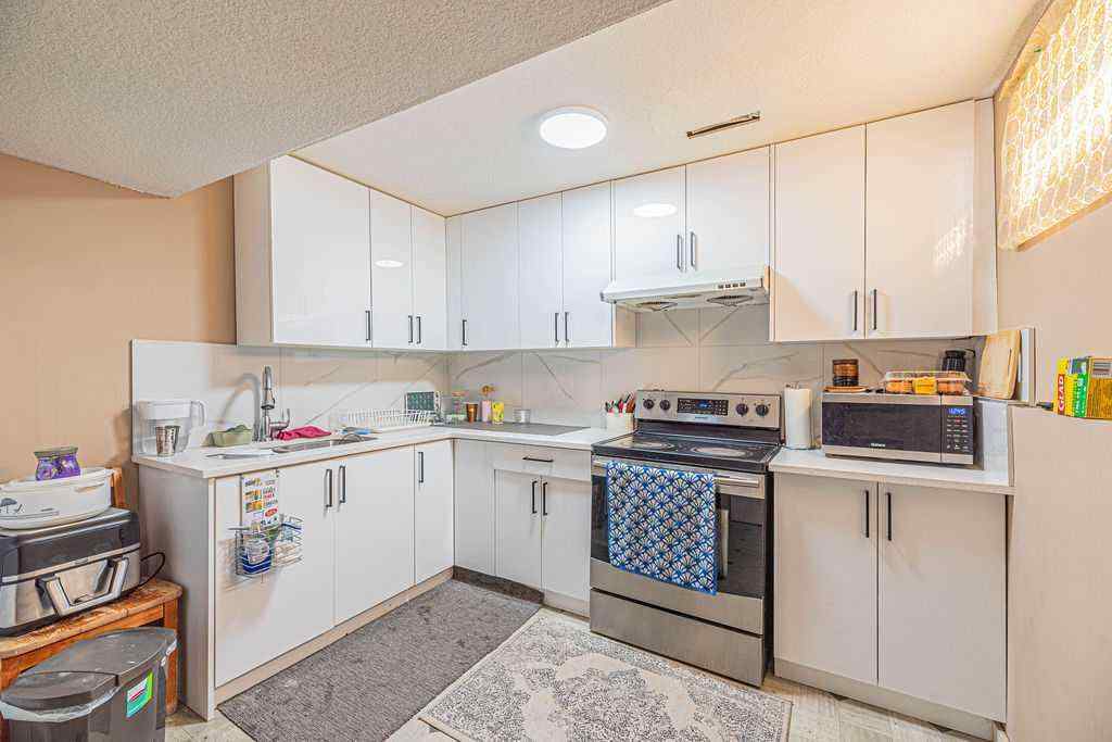 MLS® A2239132 - 3319 42 Street NE in Whitehorn Calgary, Residential