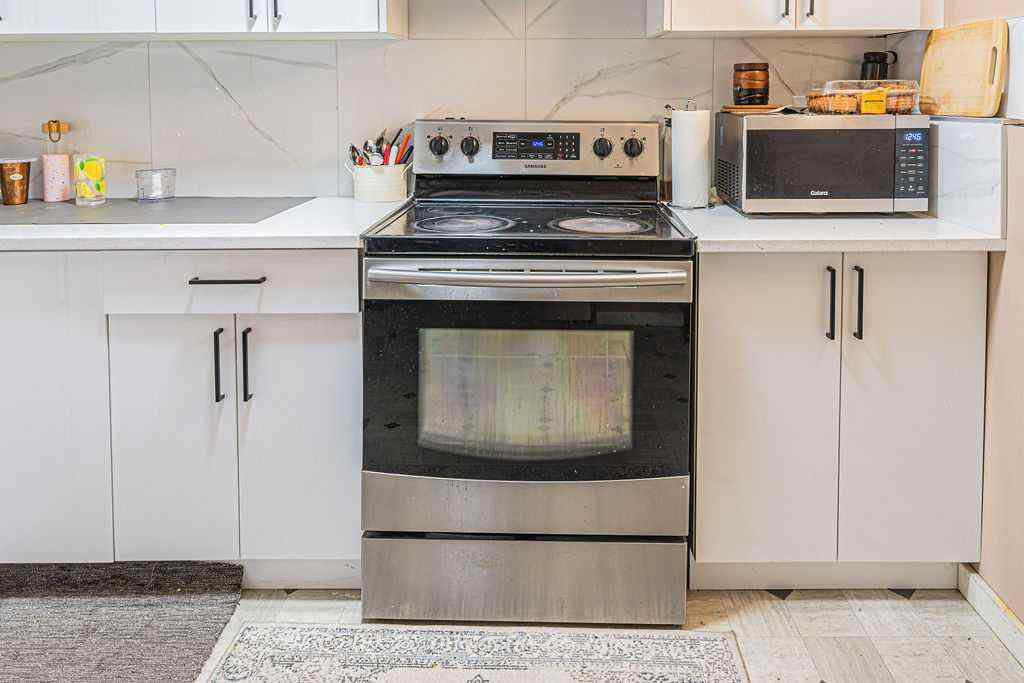 MLS® A2239132 - 3319 42 Street NE in Whitehorn Calgary, Residential