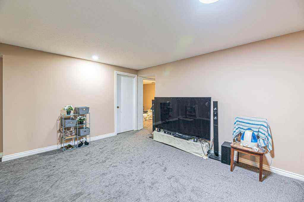 MLS® A2239132 - 3319 42 Street NE in Whitehorn Calgary, Residential