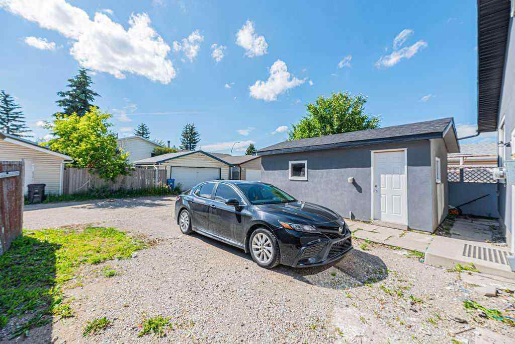 MLS® A2239132 - 3319 42 Street NE in Whitehorn Calgary, Residential