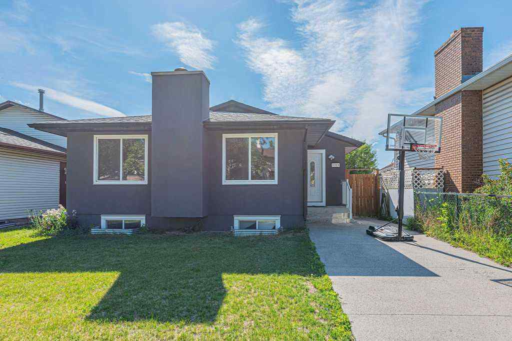 MLS® A2239132 - 3319 42 Street NE in Whitehorn Calgary, Residential