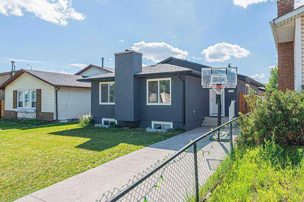 MLS® A2239132 - 3319 42 Street NE in Whitehorn Calgary, Residential