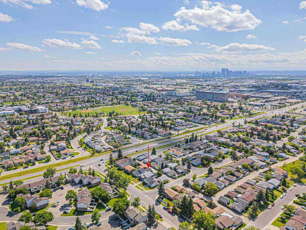 MLS® A2239132 - 3319 42 Street NE in Whitehorn Calgary, Residential