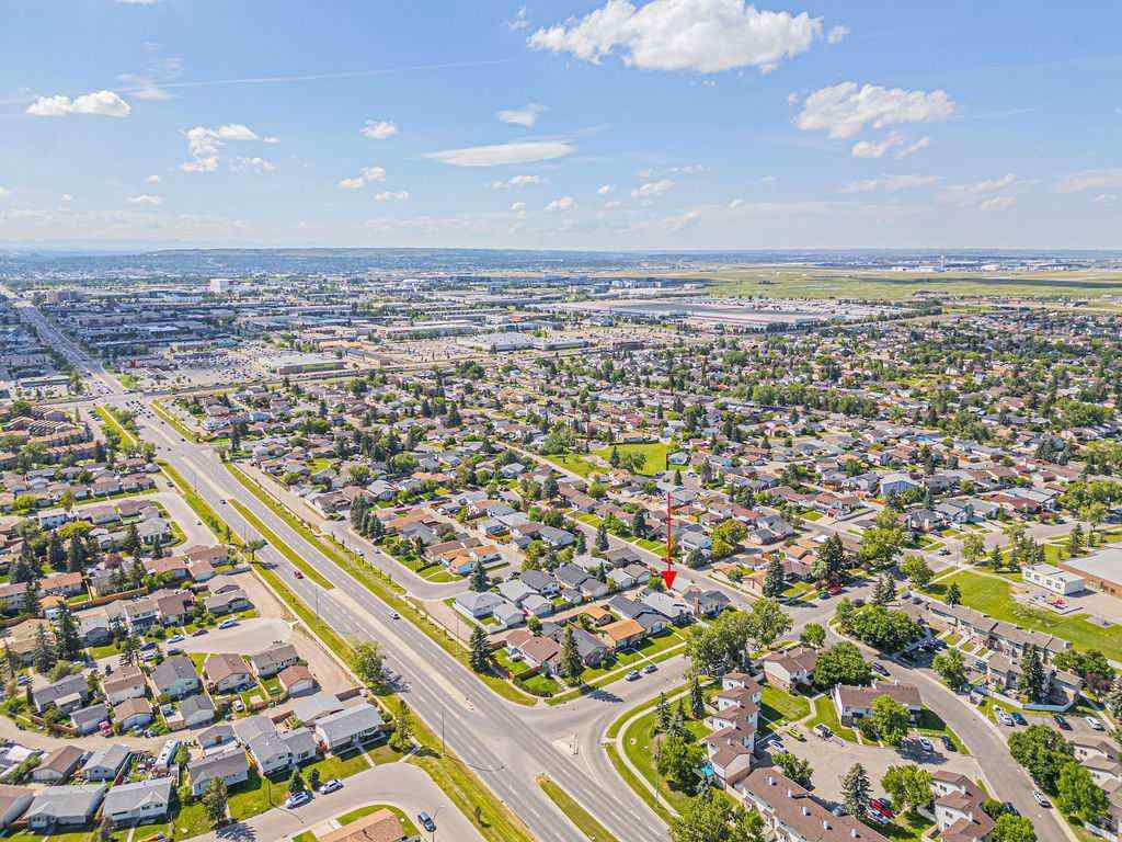 MLS® A2239132 - 3319 42 Street NE in Whitehorn Calgary, Residential