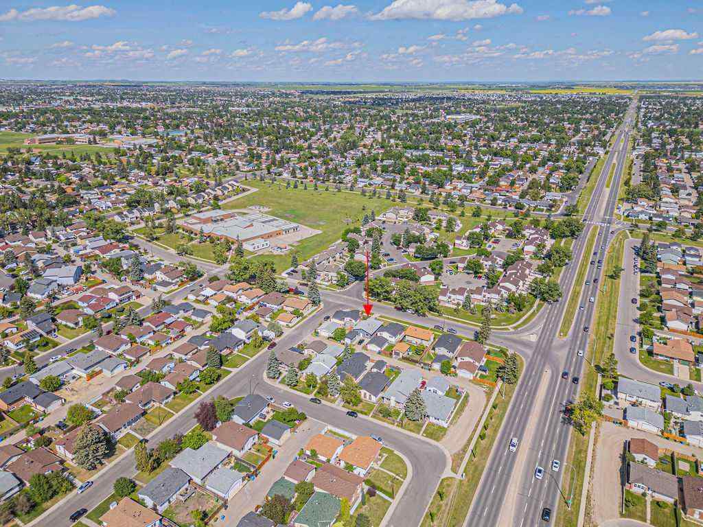 MLS® A2239132 - 3319 42 Street NE in Whitehorn Calgary, Residential