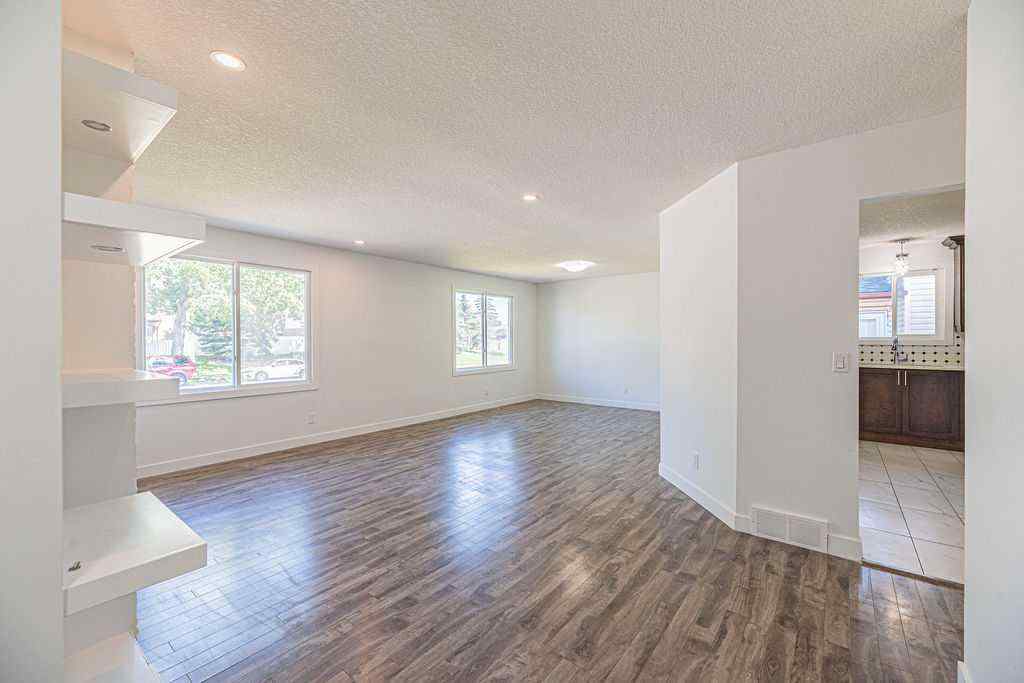MLS® A2239132 - 3319 42 Street NE in Whitehorn Calgary, Residential