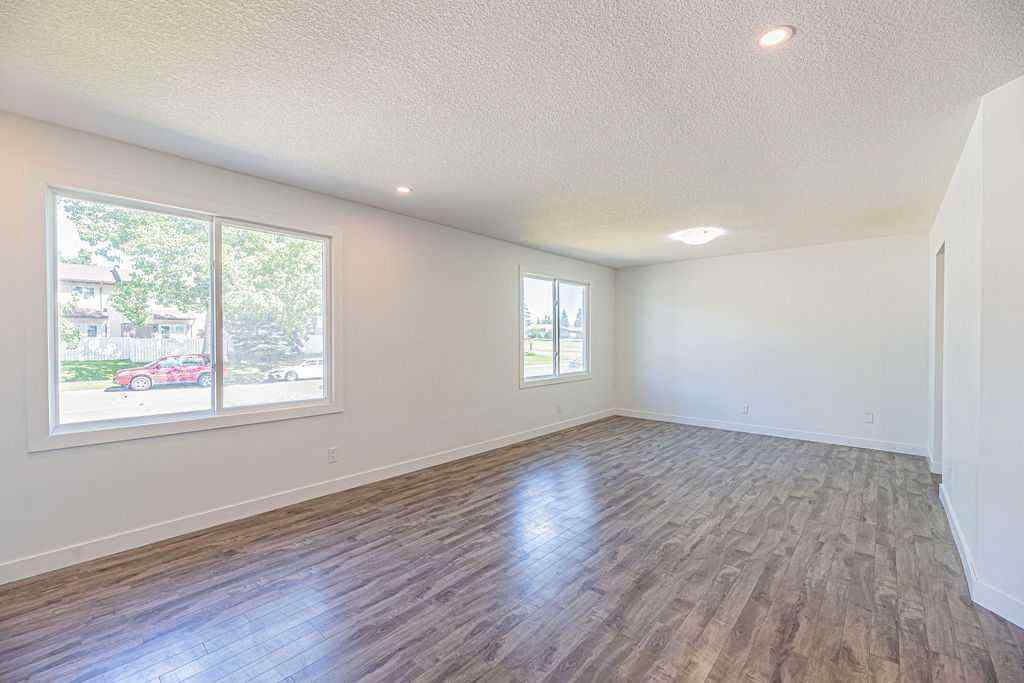 MLS® A2239132 - 3319 42 Street NE in Whitehorn Calgary, Residential