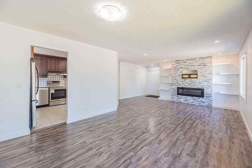 MLS® A2239132 - 3319 42 Street NE in Whitehorn Calgary, Residential