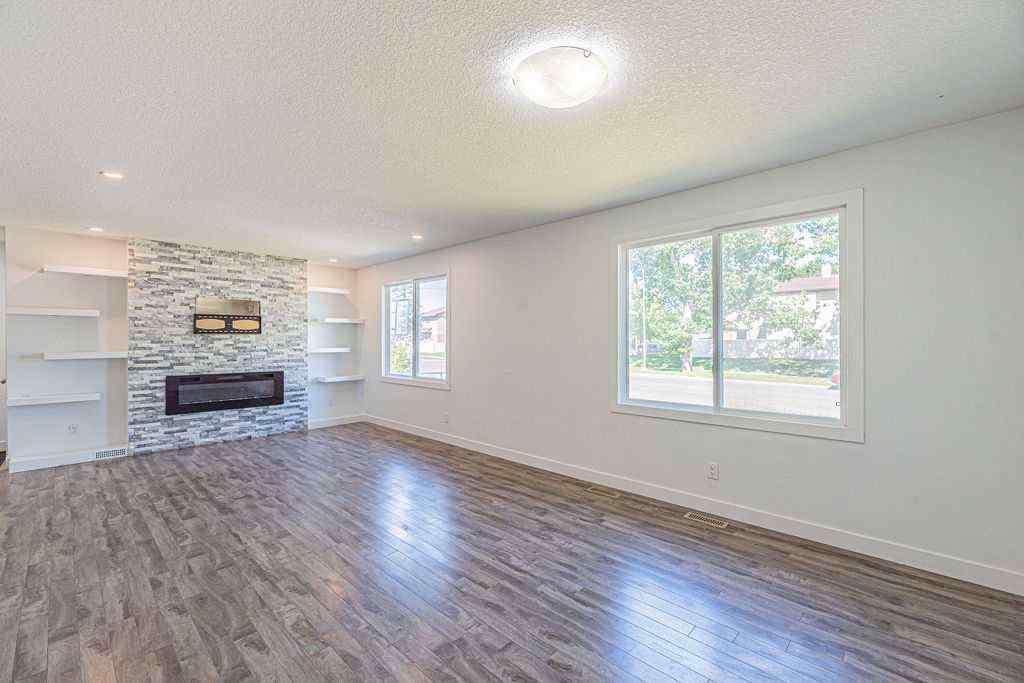 MLS® A2239132 - 3319 42 Street NE in Whitehorn Calgary, Residential
