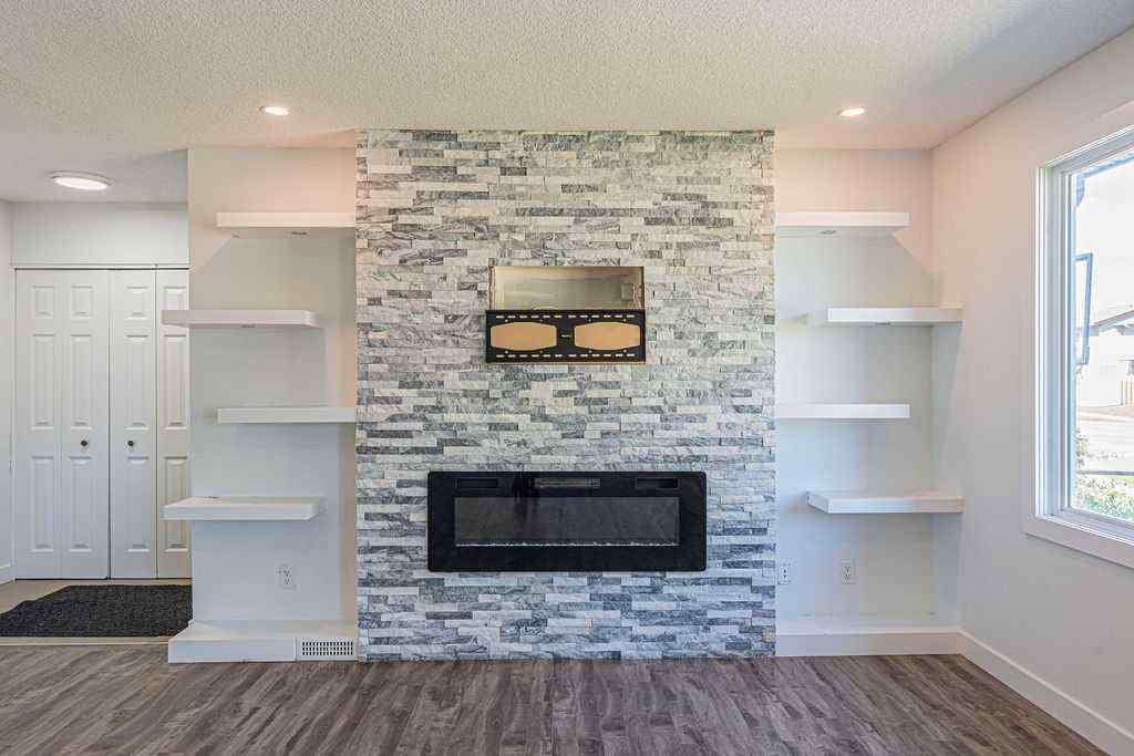 MLS® A2239132 - 3319 42 Street NE in Whitehorn Calgary, Residential