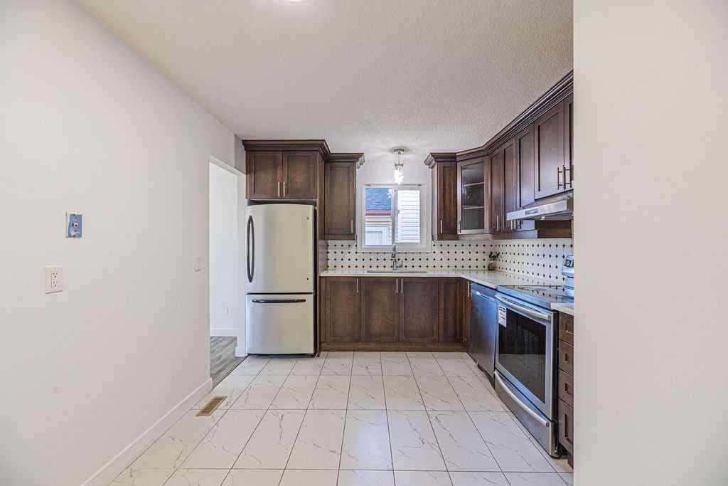 MLS® A2239132 - 3319 42 Street NE in Whitehorn Calgary, Residential