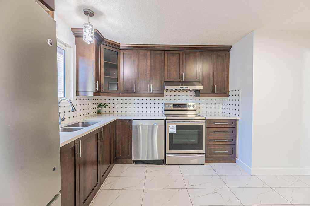 MLS® A2239132 - 3319 42 Street NE in Whitehorn Calgary, Residential