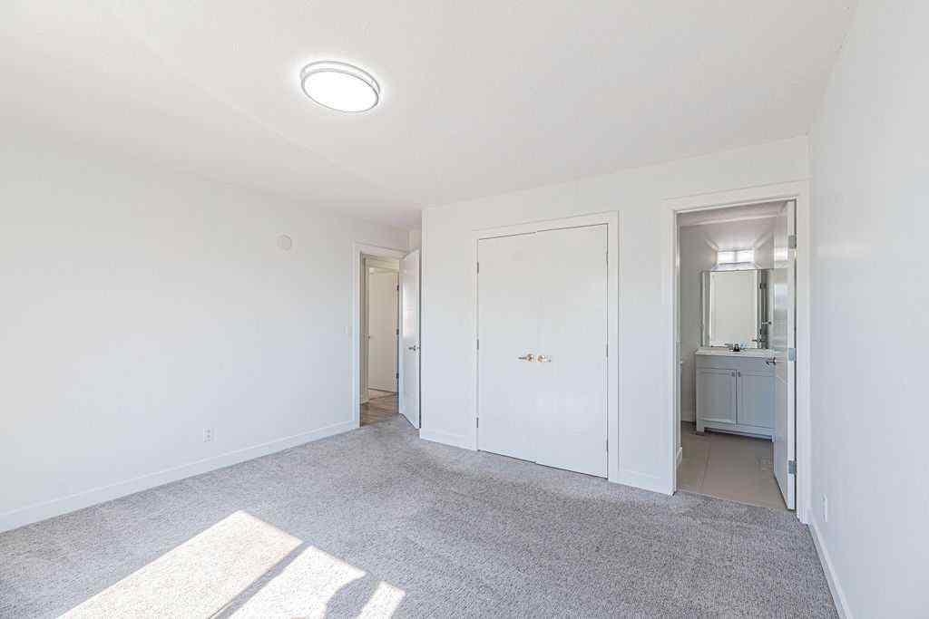 MLS® A2239132 - 3319 42 Street NE in Whitehorn Calgary, Residential