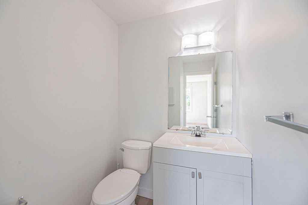 MLS® A2239132 - 3319 42 Street NE in Whitehorn Calgary, Residential