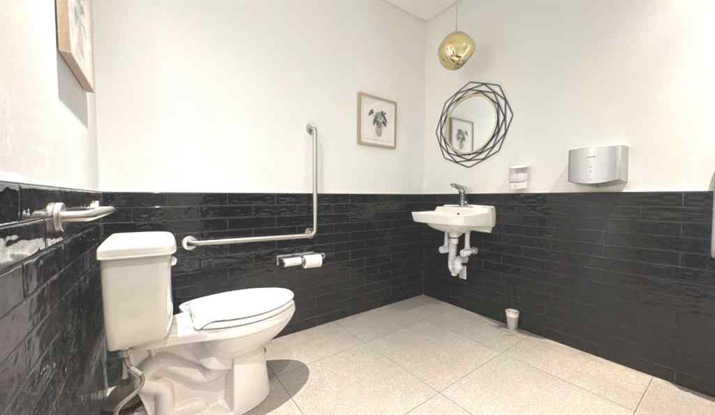 MLS® A2239137 - 3941 University Avenue NW in University Heights Calgary, Commercial