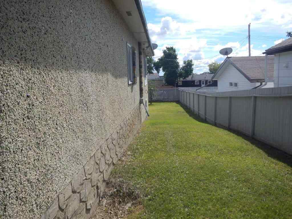 MLS® A2239144 - 10829 106 Avenue  in NONE Fairview, Residential