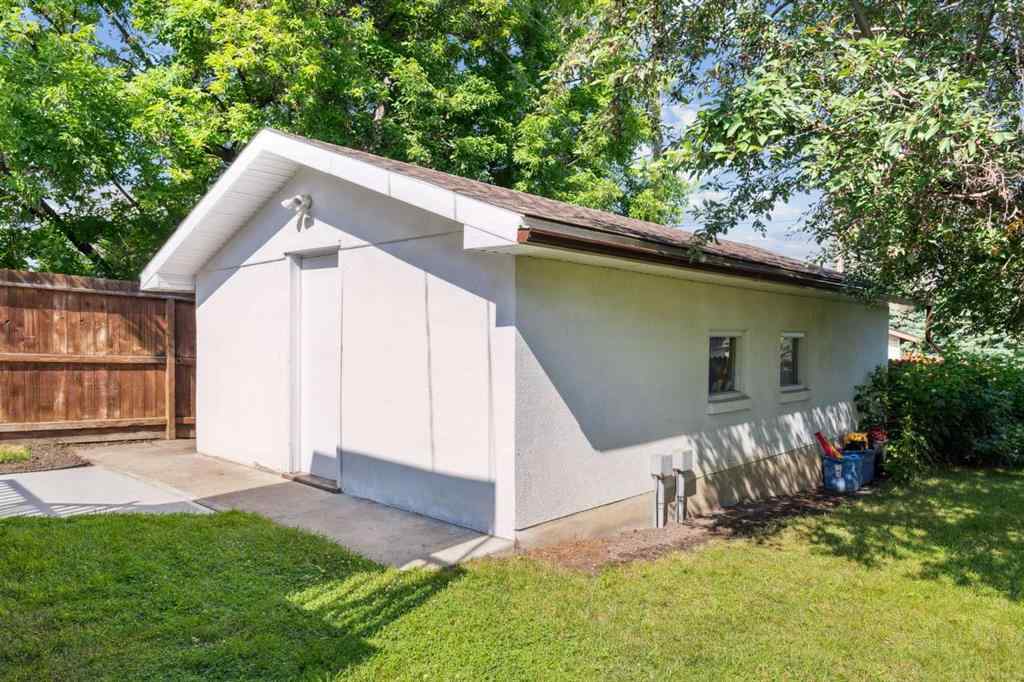 MLS® A2239170 - 320 Haddon Road SW in Haysboro Calgary, Residential