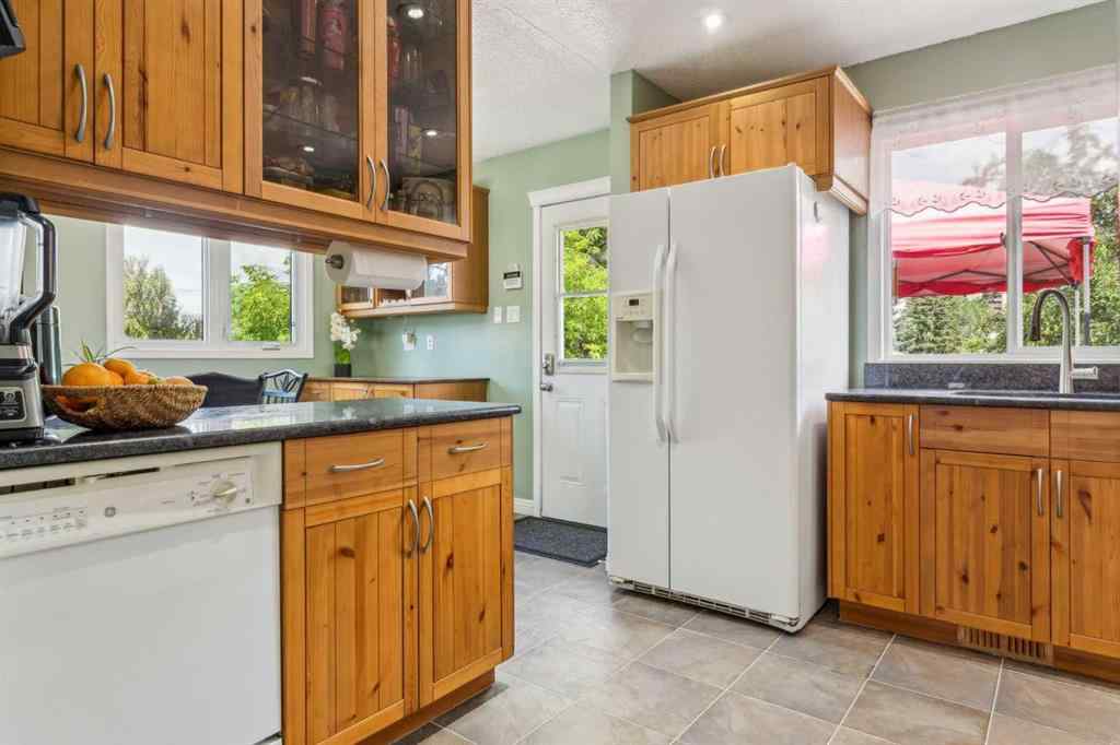 MLS® A2239170 - 320 Haddon Road SW in Haysboro Calgary, Residential